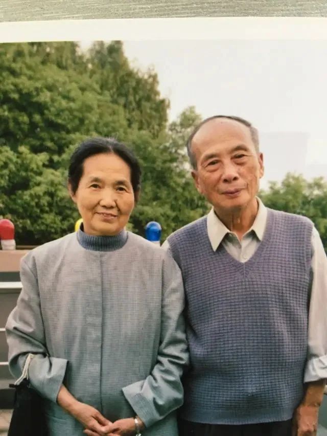 DƬ